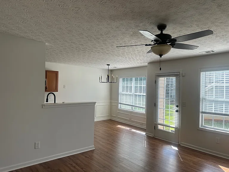2065 Manhattan Pkwy — Photo 3