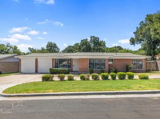 1825 Ellington Dr, Fort Worth, TX 76112