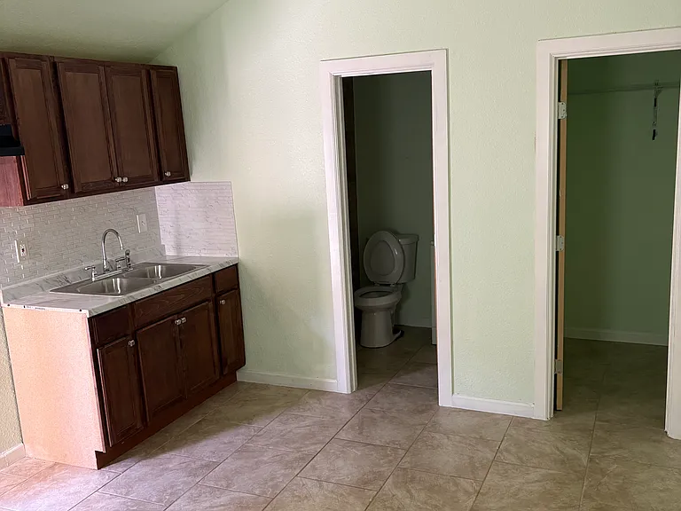 1911 E Maddox Ave #B — Photo 7