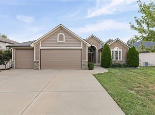 2135 NE Sparta Dr, Blue Springs, MO 64014