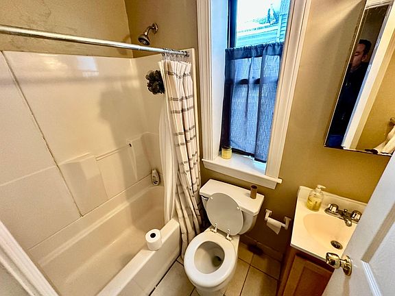 2nd image of 17 Highgate St APT 6
