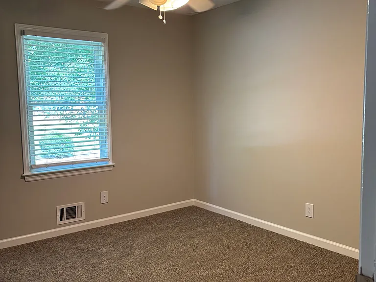 1460 Marthas Ct — Photo 11