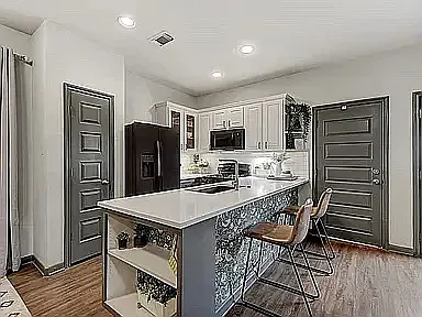 2724 Bond Dr — Photo 4