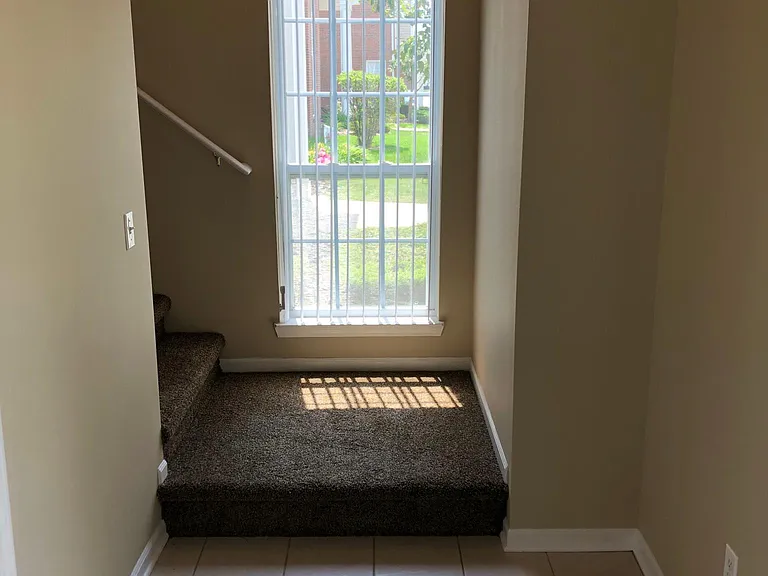 45682 Warwick Dr — Photo 2