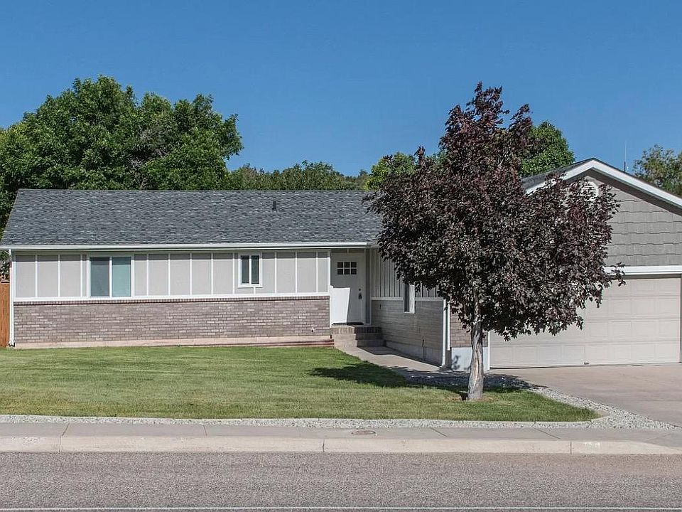 1st image of 16 S Cove Dr