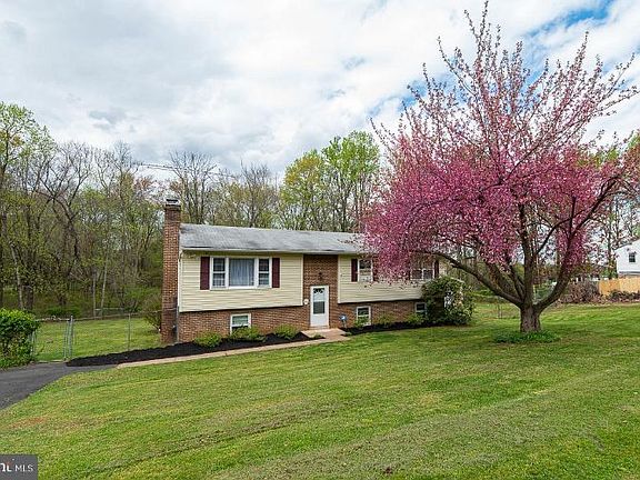 2nd image of 6818 Chestnut Oak Ln