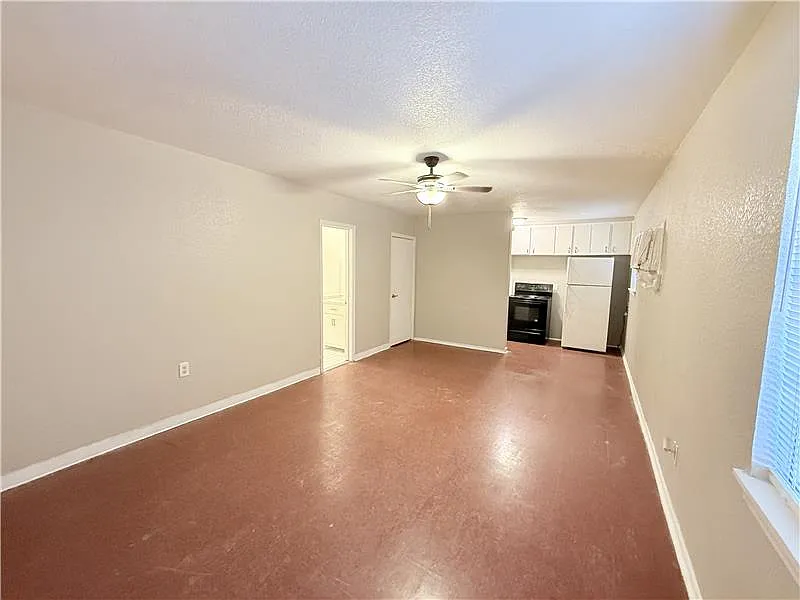 Studio, 399 sqft, $600 — Photo 2