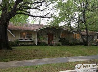 5935 Capistrano Ave, Woodland Hills, CA 91367