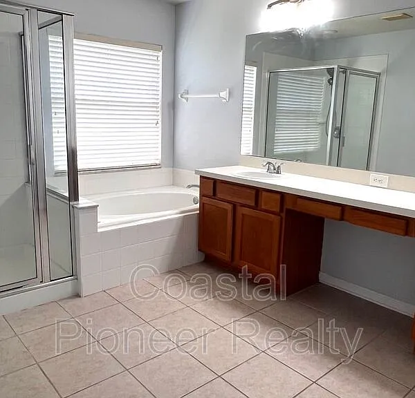 11404 Misty Isle Ln — Photo 16