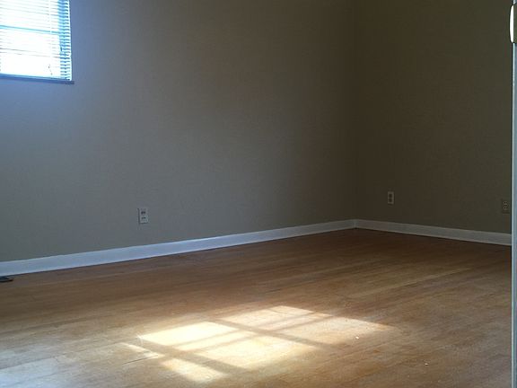 5th image of 1720 McClain Dr