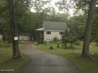 9255 N Woodbridge Dr, Bitely, MI 49309