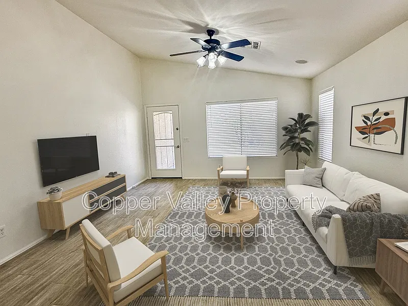 4 bed, 2.0 bath, 1782 sqft, $2,450 — Photo 4