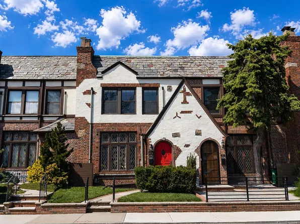 9215 68th Ave, Flushing, NY 11375