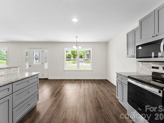 2nd image of 110 W Iowa Ave