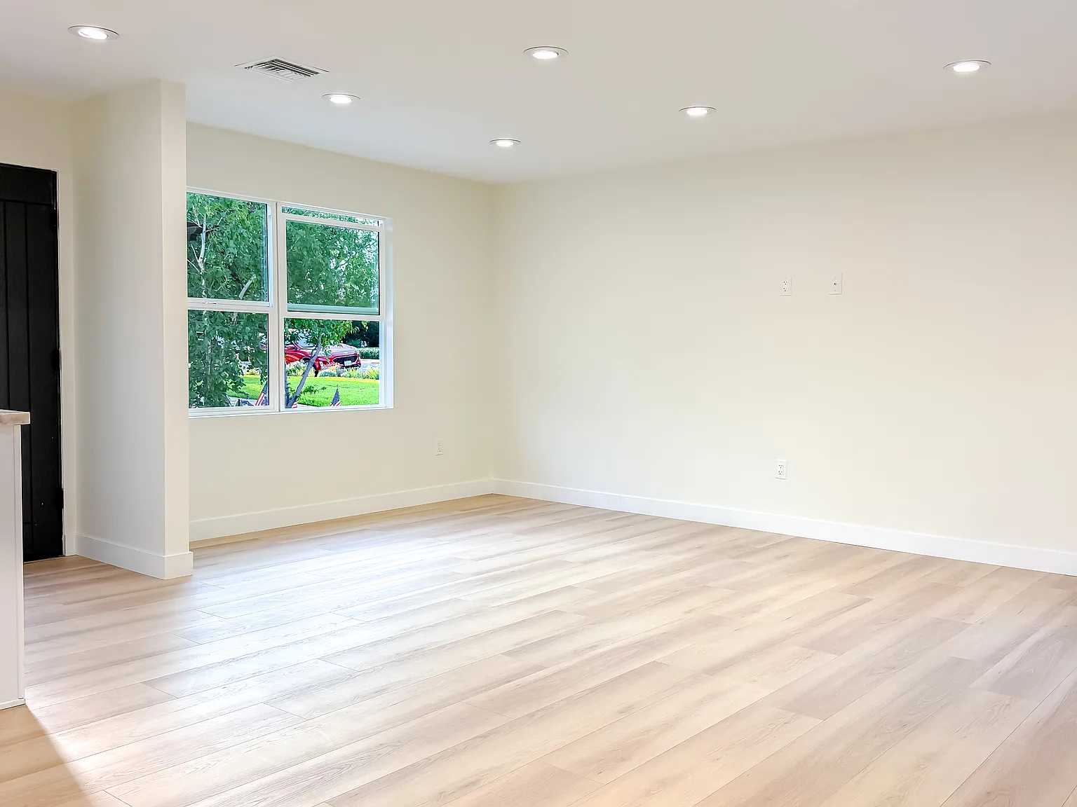 2 bed, 800 sqft, $3,500 — Photo 2