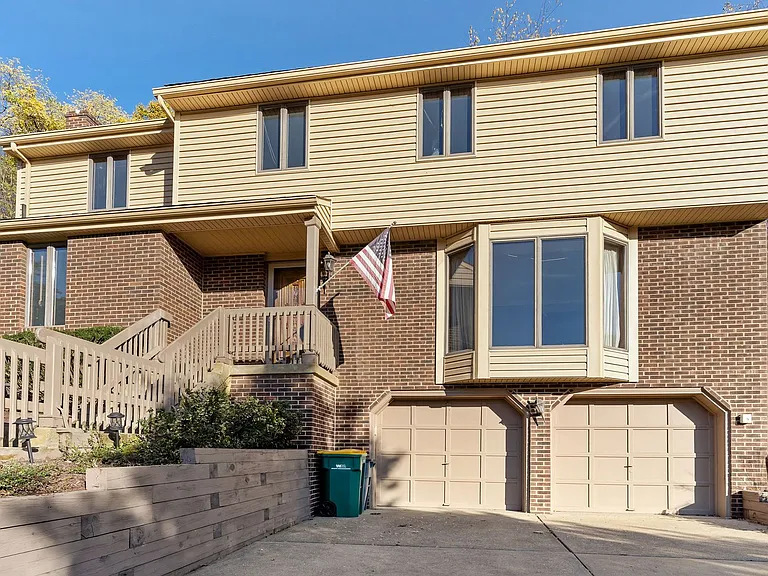 104 Erin Ct — Photo 2