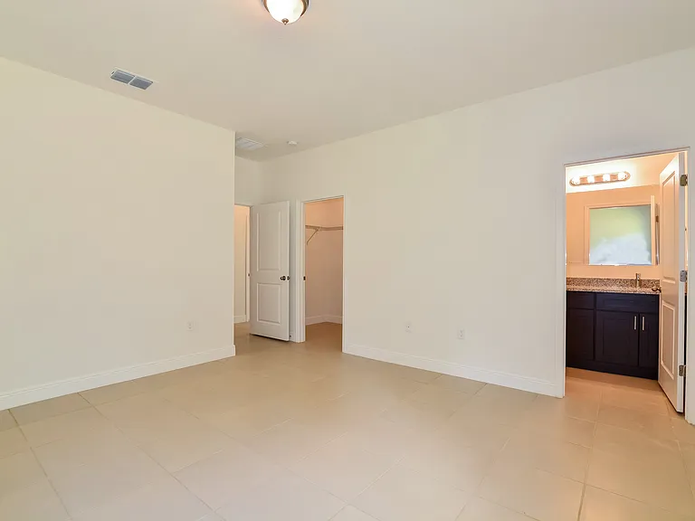 16673 SW 21st Cir — Photo 6