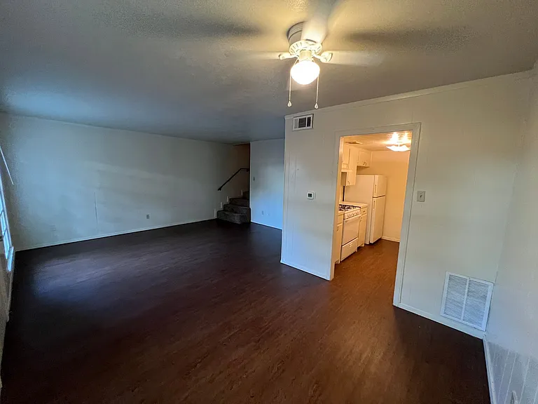 912 N Bell Ave — Photo 9