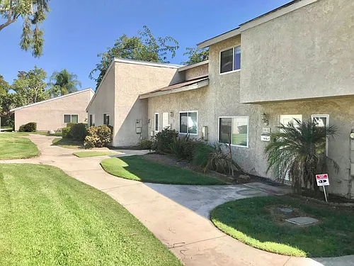 1418 N Elderberry Ave Photo 1