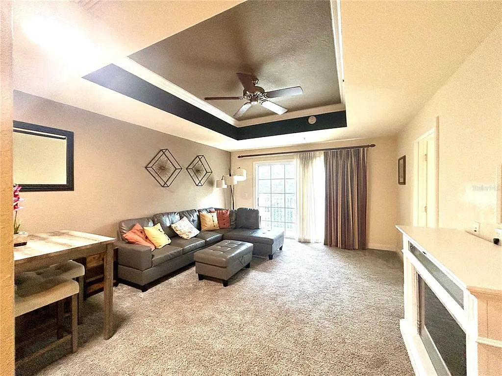 1 bed, 1.0 bath, 823 sqft, $2,000 — Photo 3