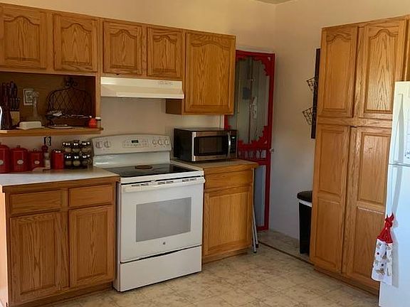 4th image of 227 W School St