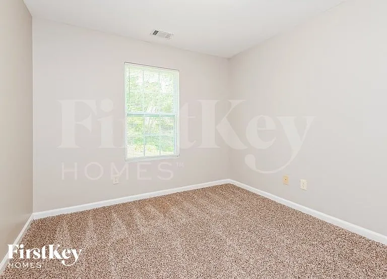 380 Pine Tree Dr — Photo 11