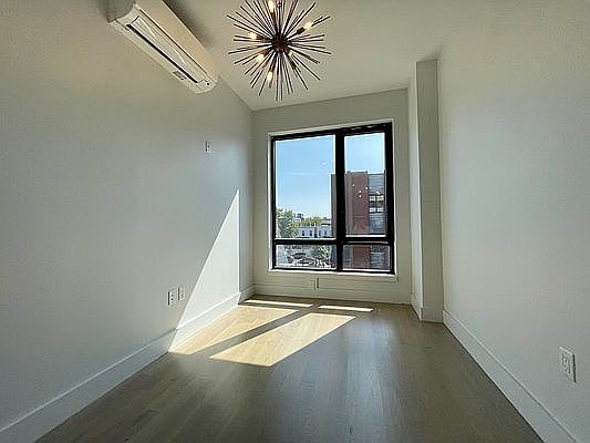 4th image of 892 Rogers Ave #609