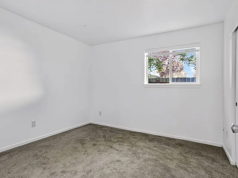117-121 SE 125th Ave #151 — Photo 14