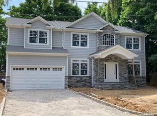 31 Anita Ave #B, Syosset, NY 11791