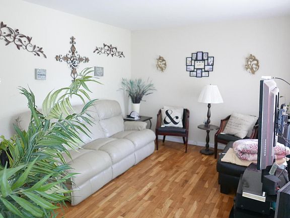 2nd image of 4230 Winthrop Ave