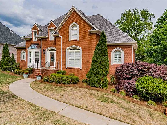3rd image of 5020 Lake Crest Cir