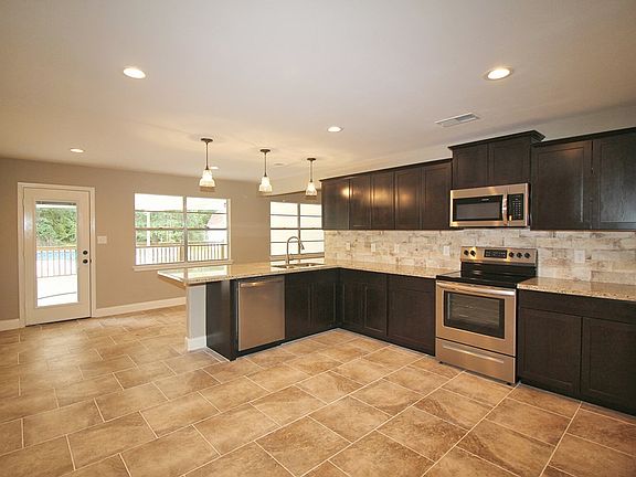 3rd image of 303 Pinemont Dr