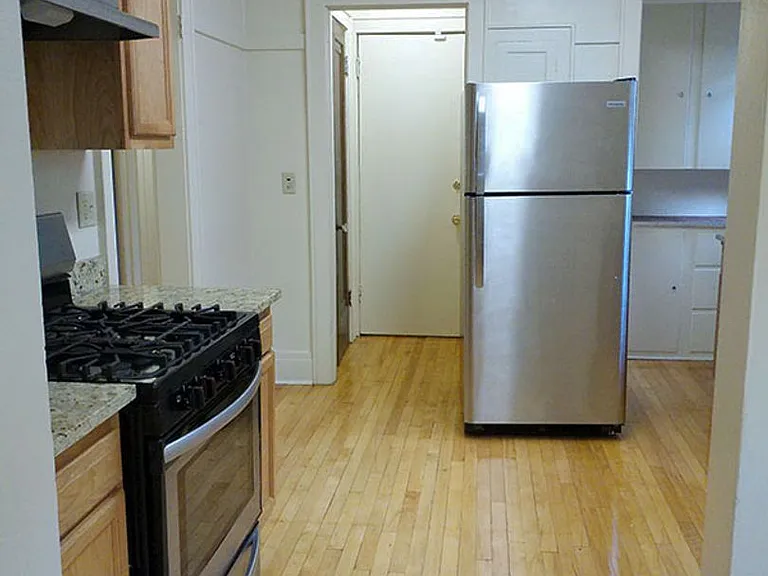 400 Harvard Pl #1 — Photo 17