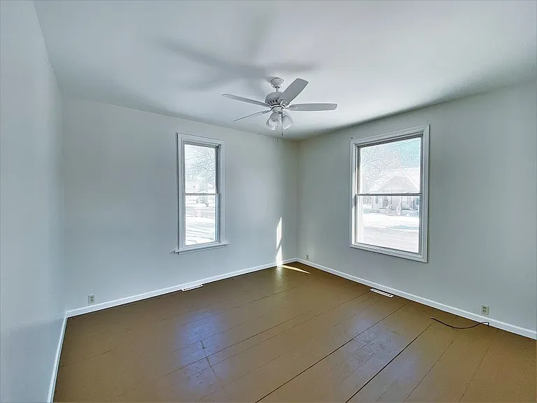 1242 Michigan Ave — Photo 4