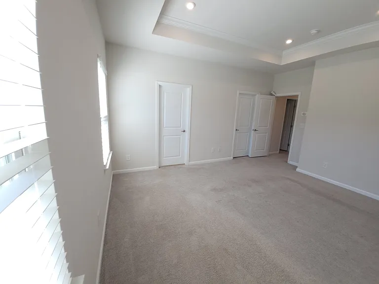 BEAUTIFUL MASTER ROOM WITH A CEILING DESIGN .