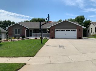 214 Sunset Cir, Dell Rapids, SD 57022