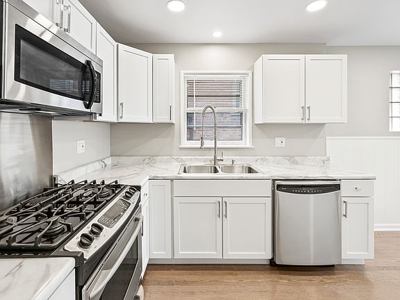 4th image of 4634 Jerome Ave