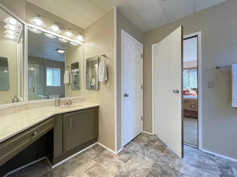 121 Ivy Ln — Photo 33