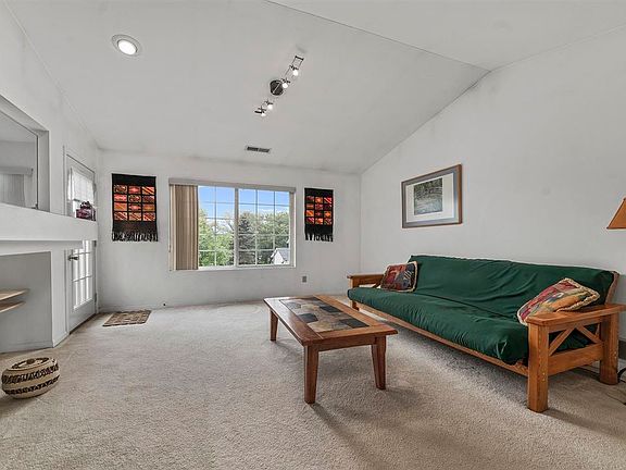 3rd image of 4526 Hilltop Dr
