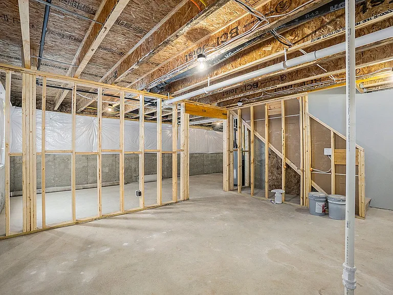 613 Courtyard Pl — Photo 23