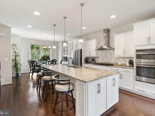 510 Harborview Dr, National Harbor, MD 20745