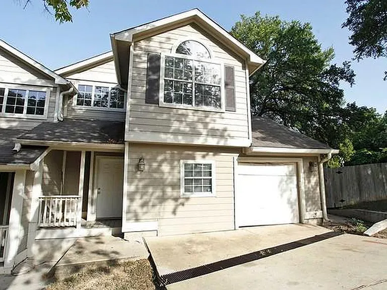 1719 Sylvan Dr #B — Photo 1