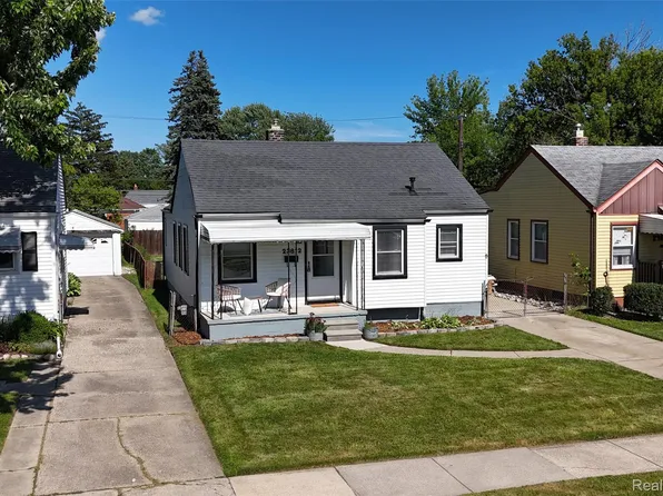 23812 Lexington Ave, Eastpointe, MI 48021