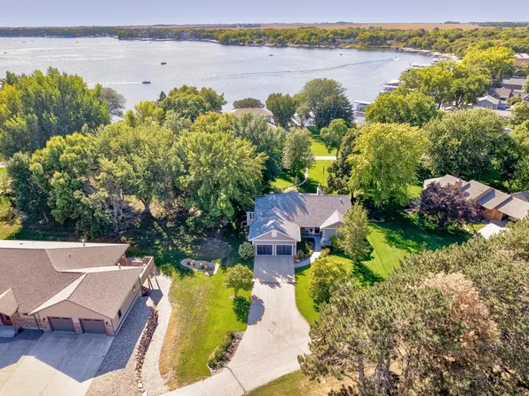 15197 215th Ave, Spirit Lake, IA 51360