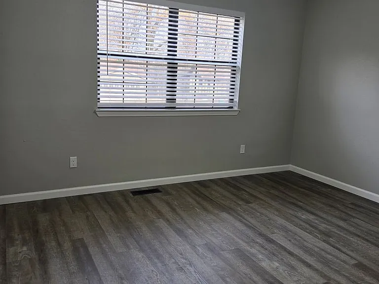 803 Monterey Dr — Photo 17