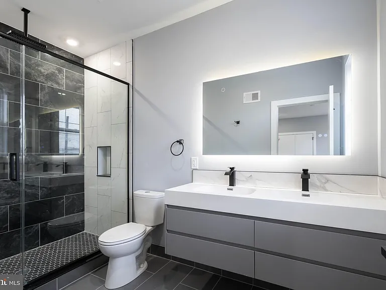2323 E Cabot St #2 — Photo 13