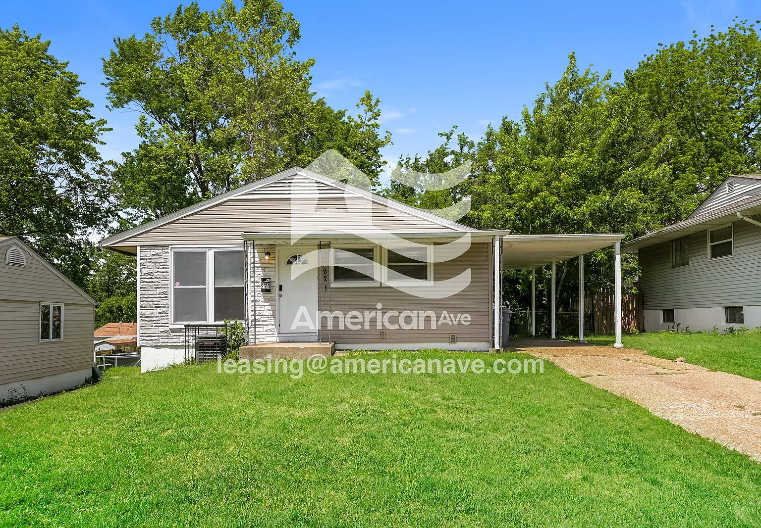 3 bed, 1.0 bath, 942 sqft, $1,375 — Photo 1