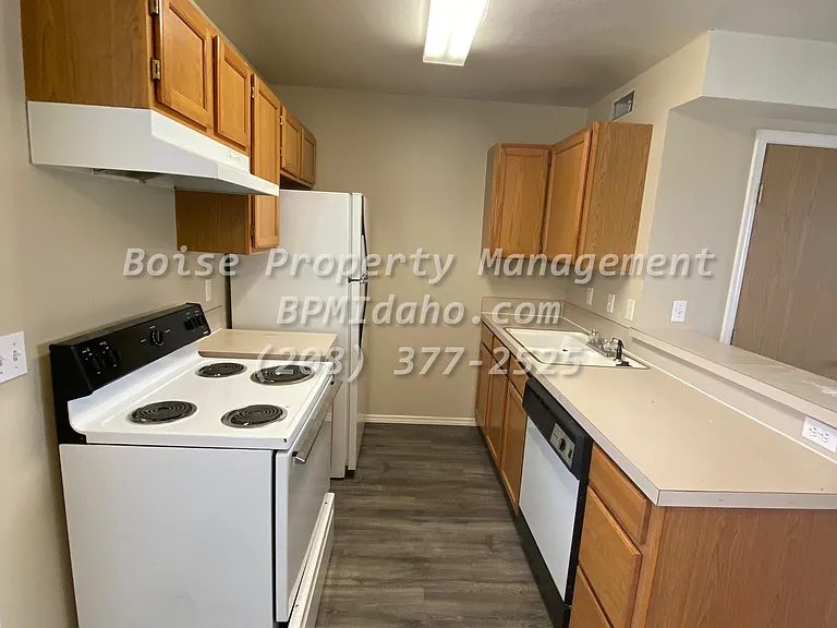 2061 N Gladewater Ave — Photo 3
