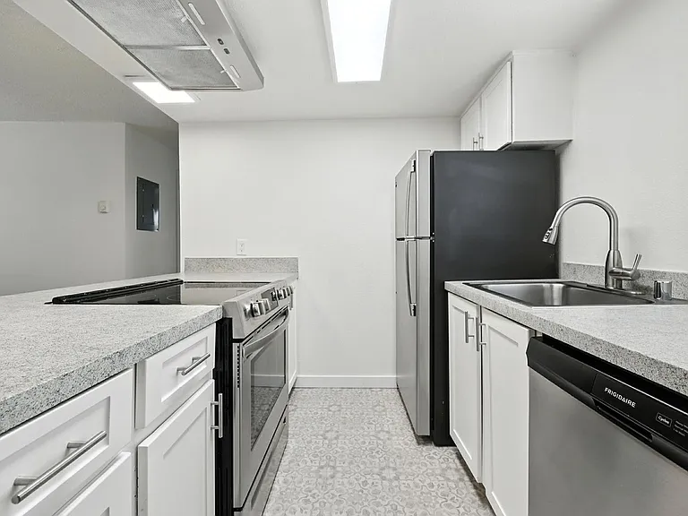 51 Hayes Pl SW — Photo 2