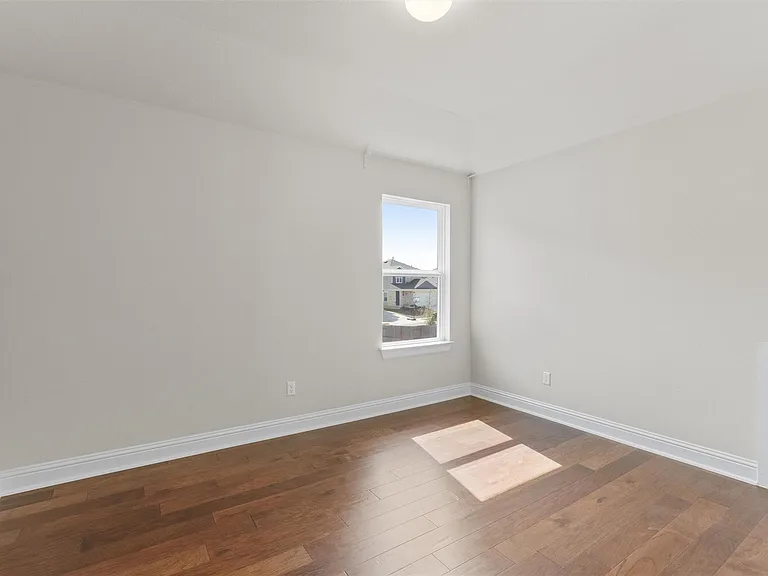 205 Riverhill Cv — Photo 28
